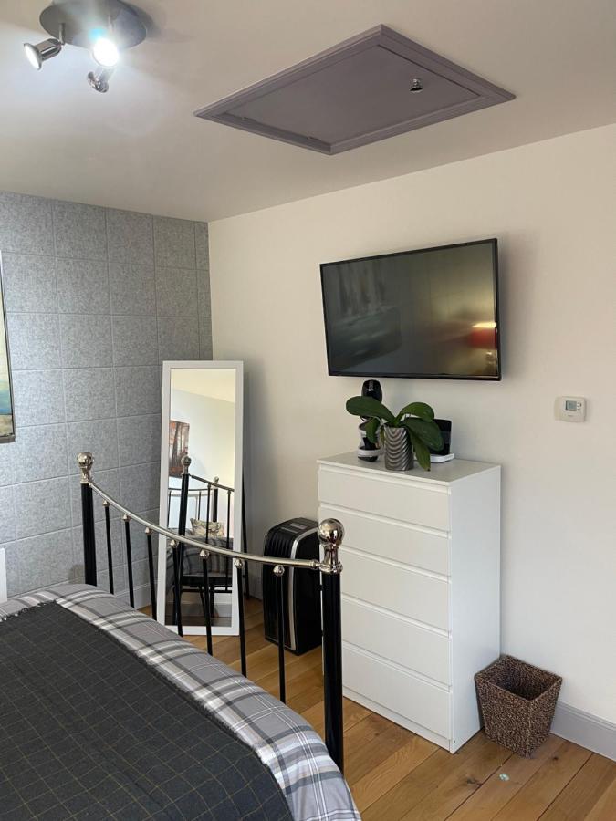 Lindas Retreats Self Catering Accommodation 1 Bedroom Cottage Or 3 Bedroom House 托明陶尔 外观 照片