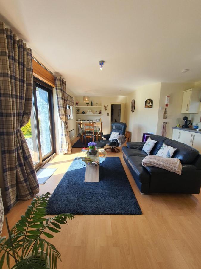 Lindas Retreats Self Catering Accommodation 1 Bedroom Cottage Or 3 Bedroom House 托明陶尔 外观 照片