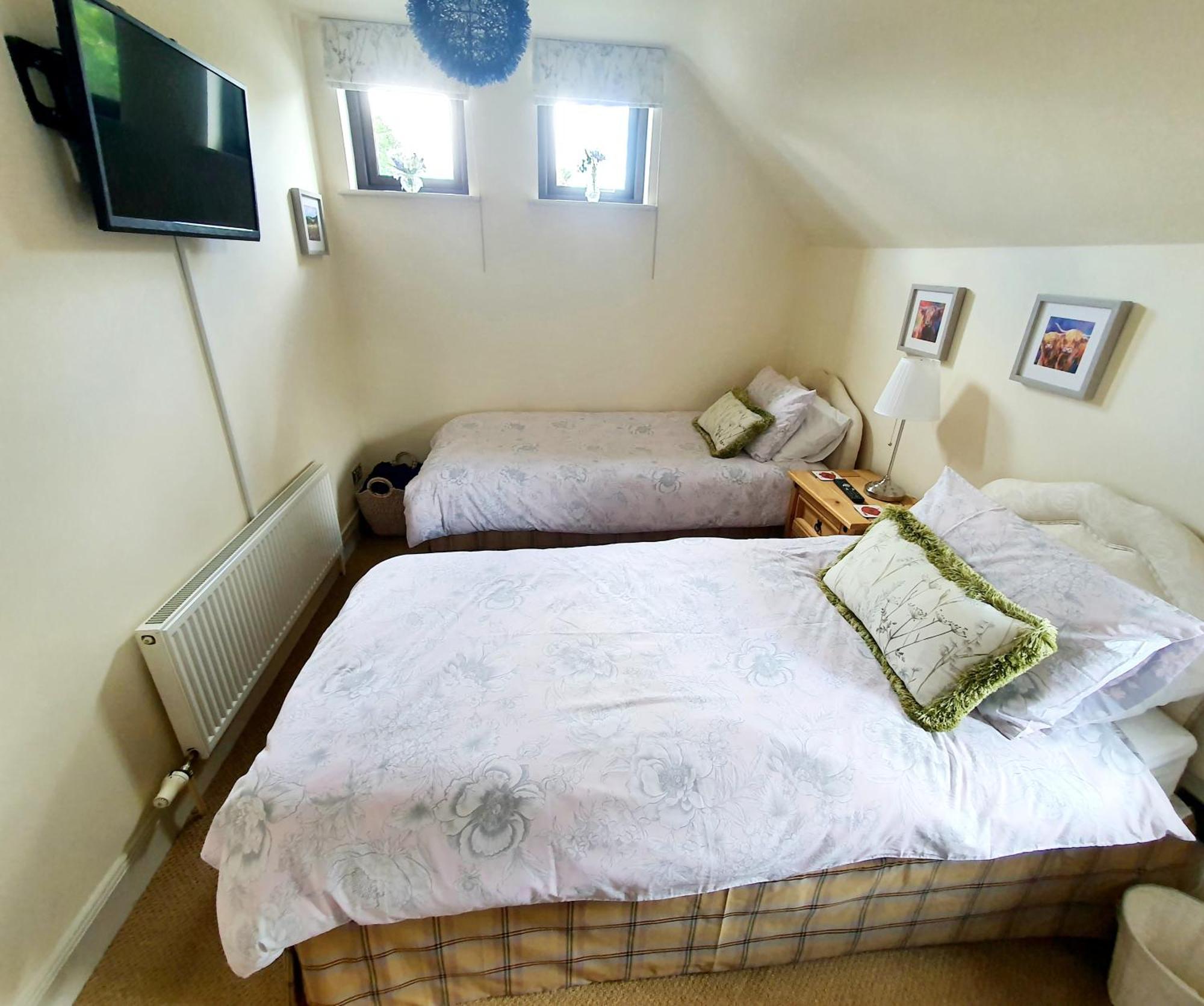 Lindas Retreats Self Catering Accommodation 1 Bedroom Cottage Or 3 Bedroom House 托明陶尔 外观 照片